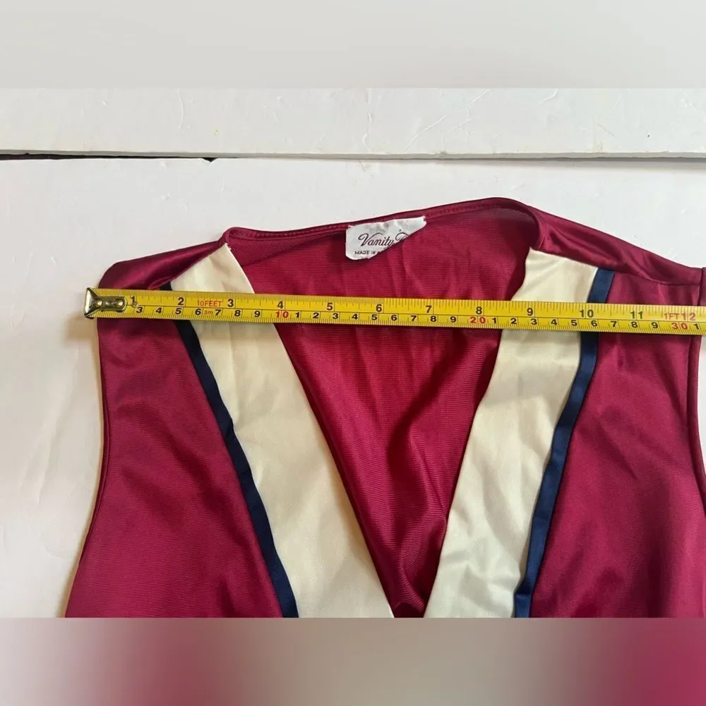 Vanity Fair Knee Length V-neck Nightgown Burgundy White Blue 70’s Sleeveless Vtg